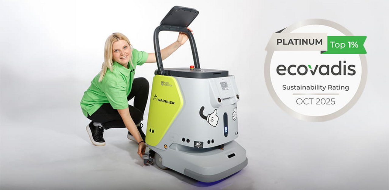 Foto einer Frau, die ein Wackler-Reinigungsgerät bedient