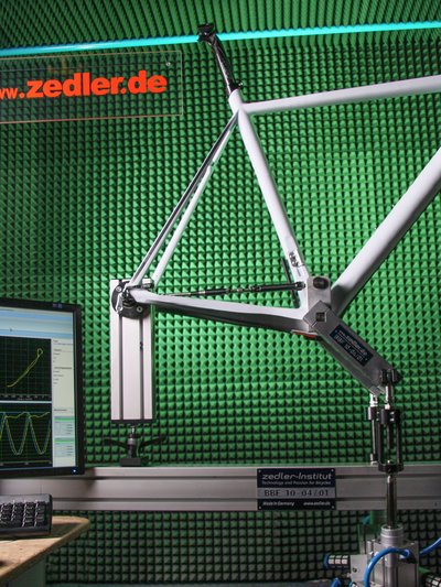 Foto einer Prüfmaschine